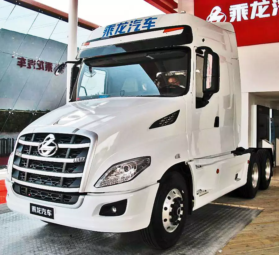 Капотный седельный тягач Dongfeng Chenglong Т7 6х4 – китайский ответ «американцам» Капотный седельный тягач Dongfeng Chenglong Т7 6х4 – китайский ответ «американцам»
